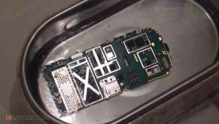 Чистка телефона в ультразвуковой ванне