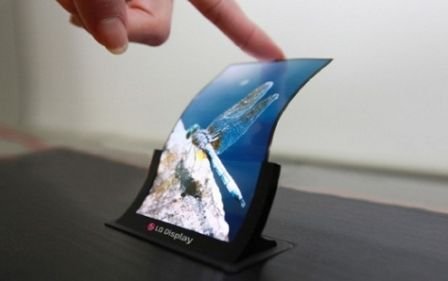 LG намерена выпустить первые гибкие экраны для смартфонов в этом году