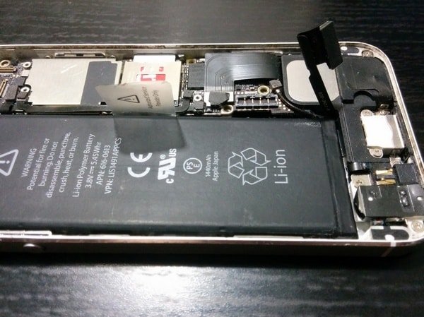 Замена аккумулятора на iPhone 5: особенности 