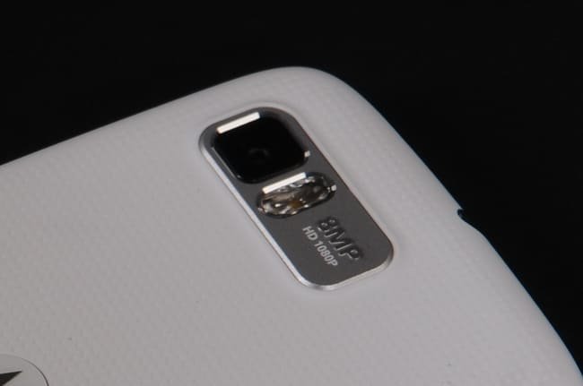 Смартфон Motorola Atrix 2 – надежный аппарат среднего класса