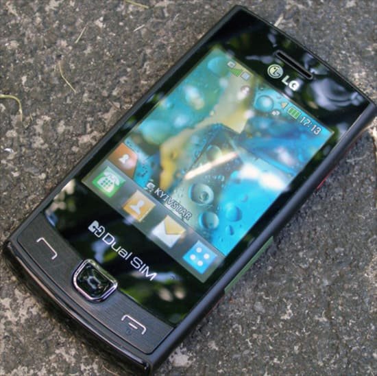 Телефон LG P520 среднего класса