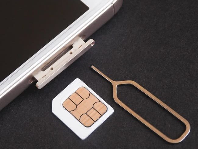 Что нужно сделать при извлечении SIM-карты из телефона