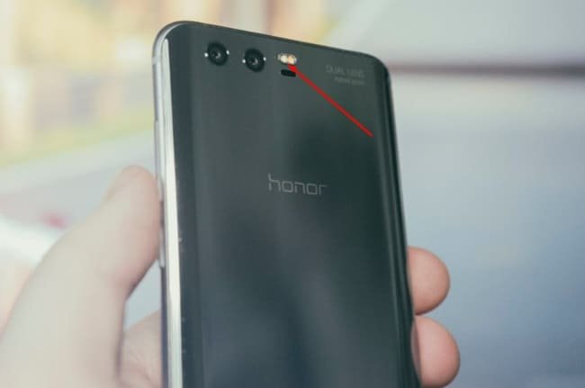 Фонарик на смартфоне Honor: как включить, выключить, почему не работает